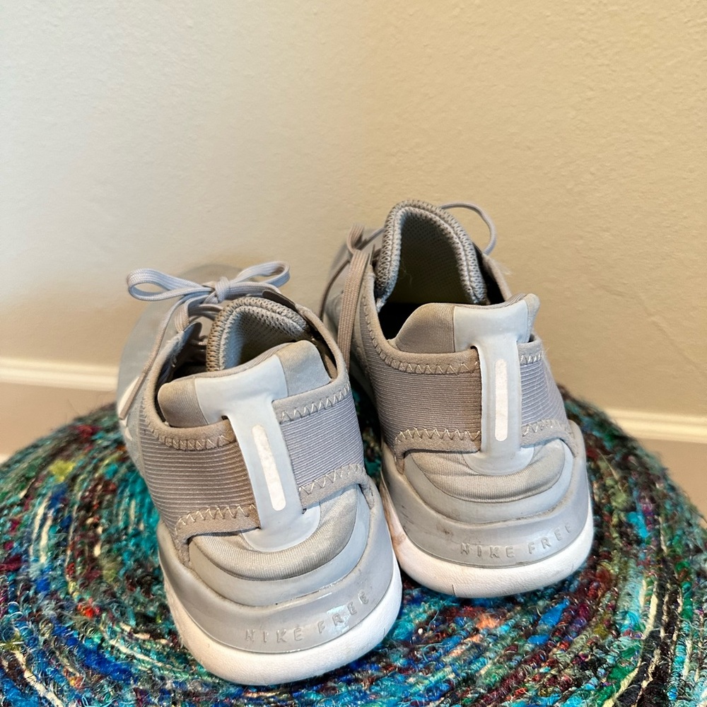 Women’s gray Nike shoes, size 10 - Picture 3 of 4